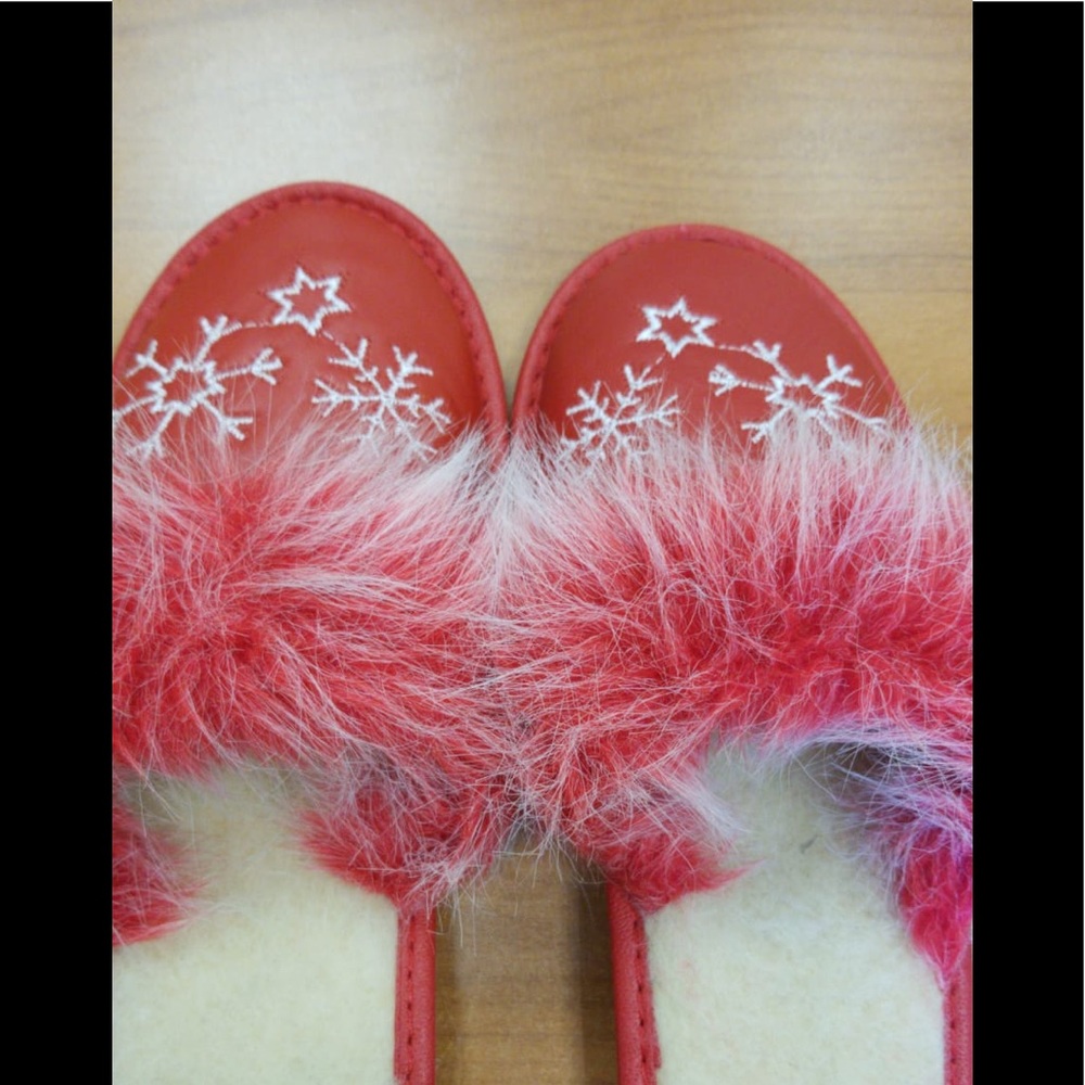 Size 9 Women’s House Slippers